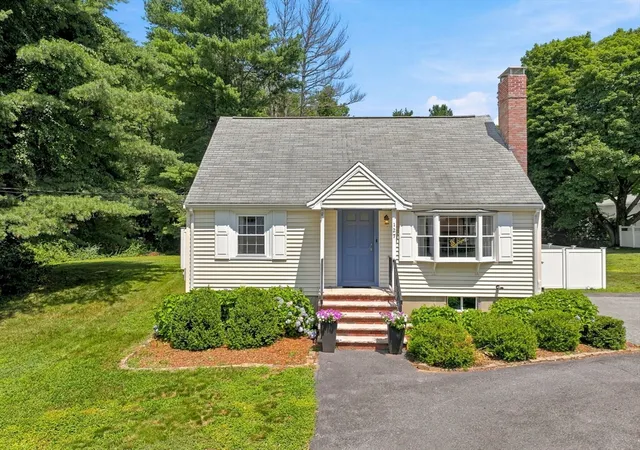 2nd image of 127 Elm St, North Reading, MA 01864 | MLS# 73556588