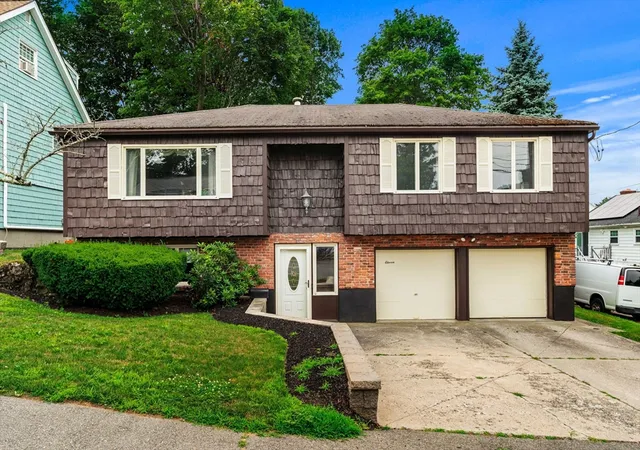 2nd image of 11 Bristol Ave, Swampscott, MA 01907 | MLS# 73549711
