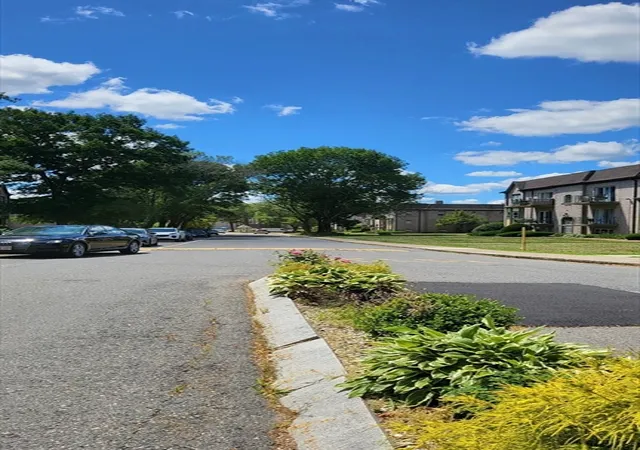 2nd image of 102 Oak Ln #4, Brockton, MA 02301 | MLS# 73537819