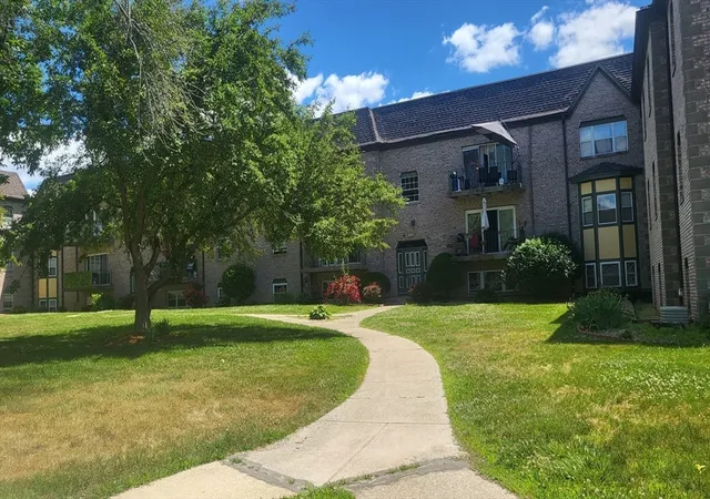3rd image of 102 Oak Ln #4, Brockton, MA 02301 | MLS# 73537819