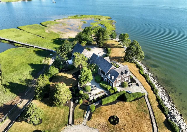 Photo 3 of Single family home for sale at 160 Marshall St, Duxbury, MA 02332 | MLS# 73540605 | Listing updated on 2026-09-19