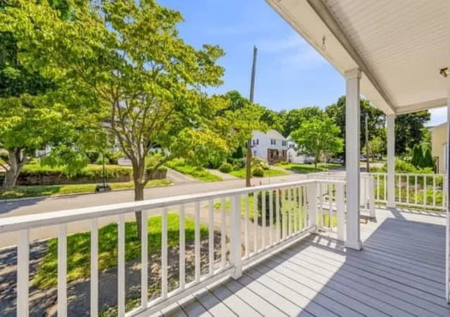 4th image of 52 Elliott St, Melrose, MA 02176 | MLS# 73568144