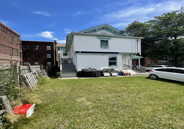3rd image of 187 Chestnut St, Holyoke, MA 01040 | MLS# 73539287
