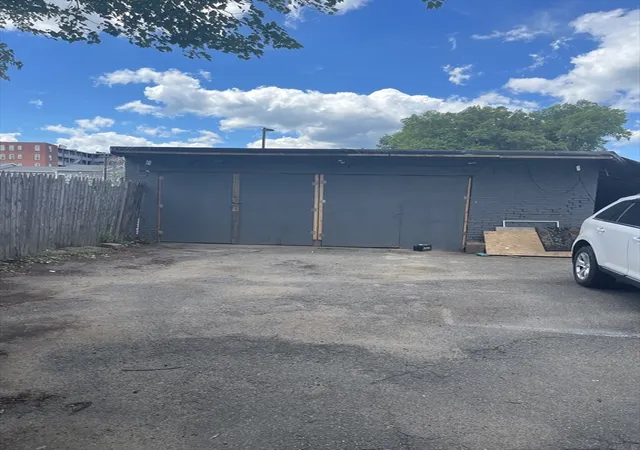 4th image of 187 Chestnut St, Holyoke, MA 01040 | MLS# 73539287