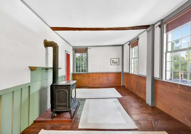 3rd image of 17 S Main St, Petersham, MA 01366 | MLS# 73529210