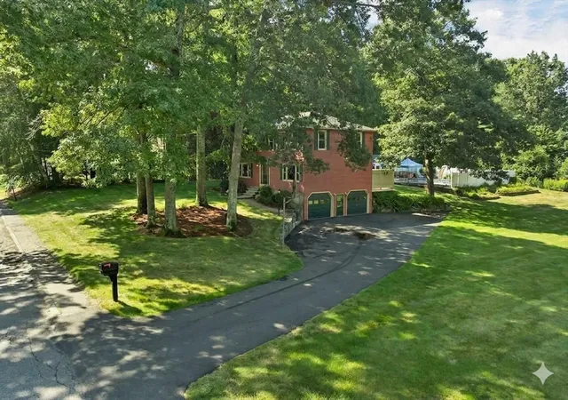 3rd image of 160 Pelczar Rd, Dracut, MA 01826 | MLS# 73563114
