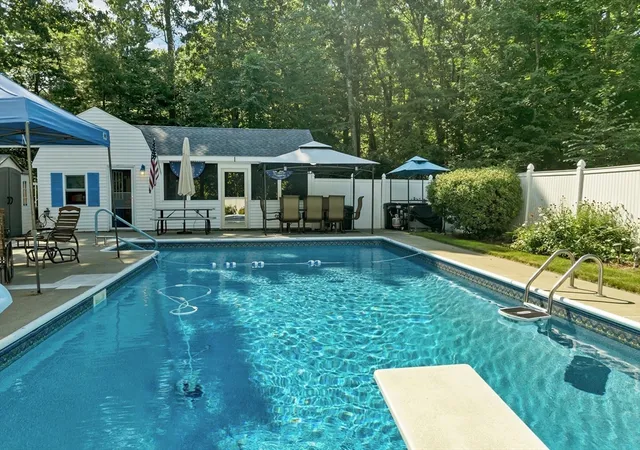 4th image of 160 Pelczar Rd, Dracut, MA 01826 | MLS# 73563114