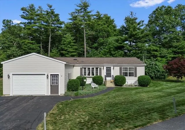 1st image of 8 Stonegate Ln, Hampstead, NH 03841 | MLS# 73561073
