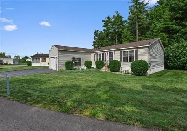 2nd image of 8 Stonegate Ln, Hampstead, NH 03841 | MLS# 73561073