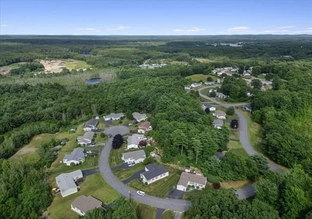 3rd image of 8 Stonegate Ln, Hampstead, NH 03841 | MLS# 73561073