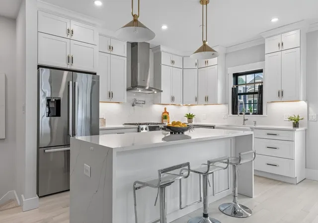2nd image of 11b Lowell St, Arlington, MA 02476 | MLS# 73563195