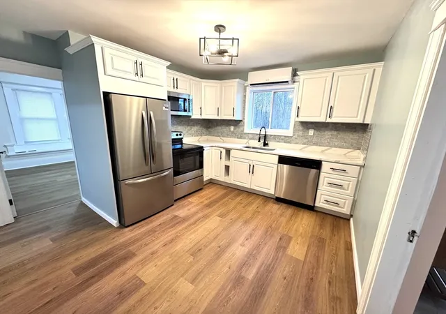 3rd image of 9 Idalla Ave, Worcester, MA 01606 | MLS# 73567820
