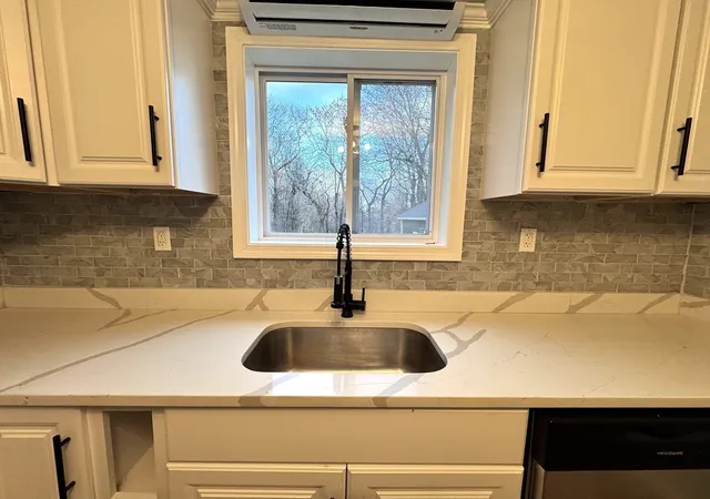 4th image of 9 Idalla Ave, Worcester, MA 01606 | MLS# 73567820