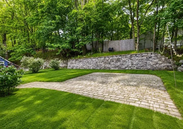 2nd image of 502 Massachusetts Ave, Lexington, MA 02420