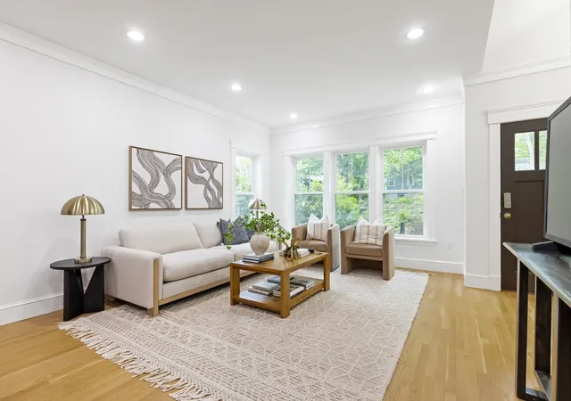 3rd image of 502 Massachusetts Ave, Lexington, MA 02420