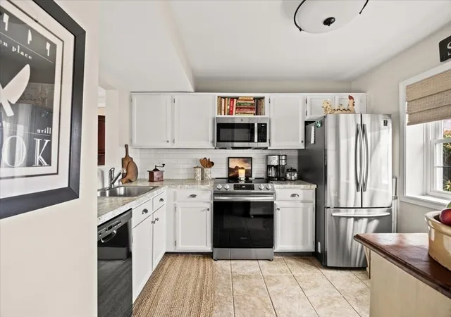 4th image of 1316 Carriage Ln, Taunton, MA 02780