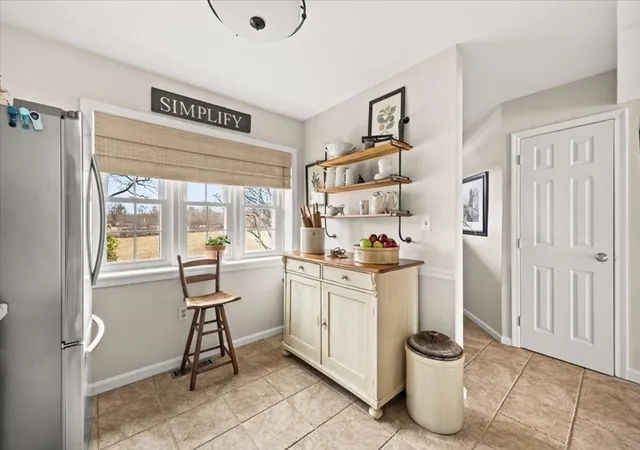 5th image of 1316 Carriage Ln, Taunton, MA 02780
