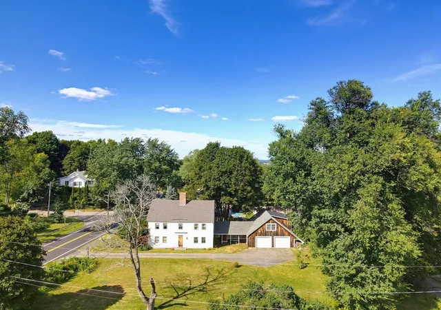 3rd image of 430 Pleasant St, Leominster, MA 01453 | MLS# 73566592