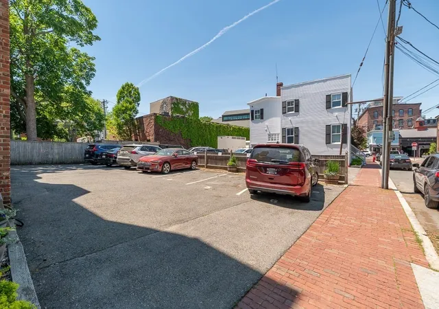 2nd image of 6 Temple St, Newburyport, MA 01950