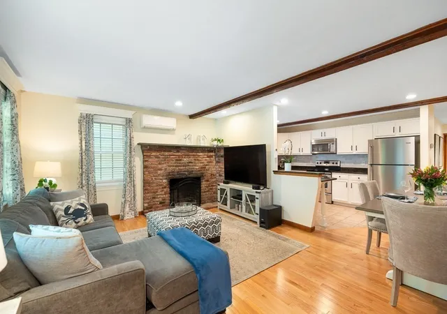3rd image of 6 Temple St, Boston, MA 01950