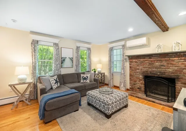4th image of 6 Temple St, Boston, MA 01950