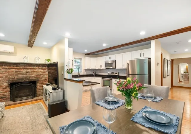 5th image of 6 Temple St, Boston, MA 01950