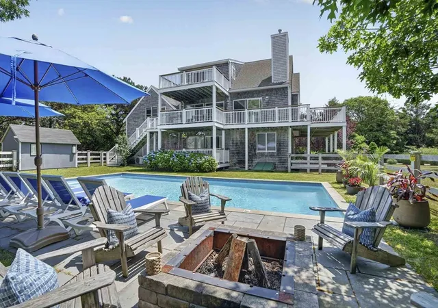 2nd image of 9 Thaxter Ln, Edgartown, MA 02539 | MLS# 73547874