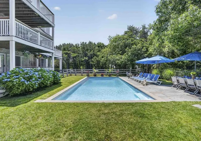 3rd image of 9 Thaxter Ln, Edgartown, MA 02539 | MLS# 73547874
