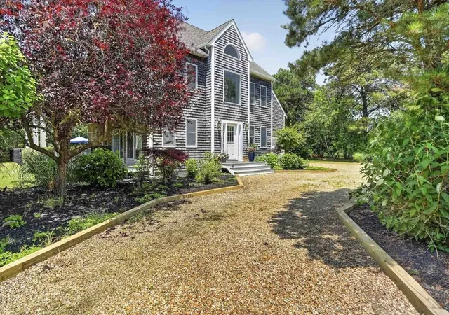 5th image of 9 Thaxter Ln, Edgartown, MA 02539 | MLS# 73547874