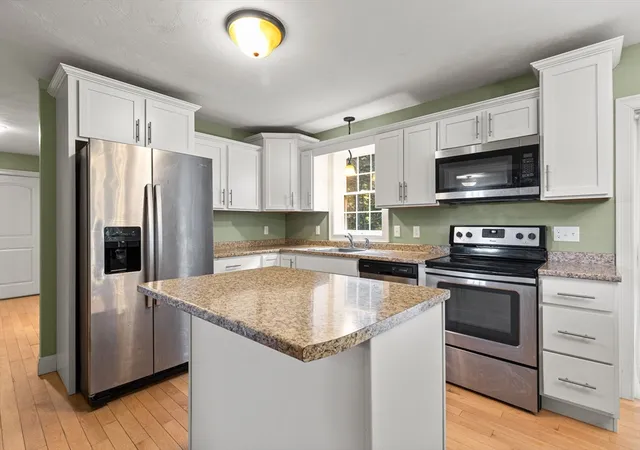 Photo 2 of Single family home for sale at 9 Shamrock Ln, Lakeville, MA 02347 | MLS# 73568959 | Listing updated on 2026-09-15