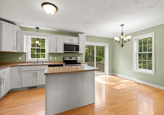 Photo 3 of Single family home for sale at 9 Shamrock Ln, Lakeville, MA 02347 | MLS# 73568959 | Listing updated on 2026-09-15