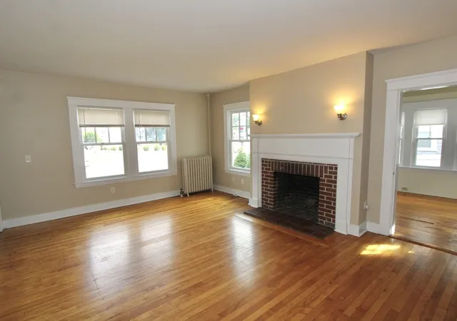 3rd image of 182 Park Ave, Worcester, MA 01609 | MLS# 73560129