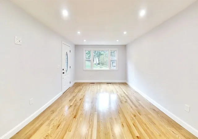 5th image of 8 Reardon Rd, Hudson, MA 01749 | MLS# 73550553