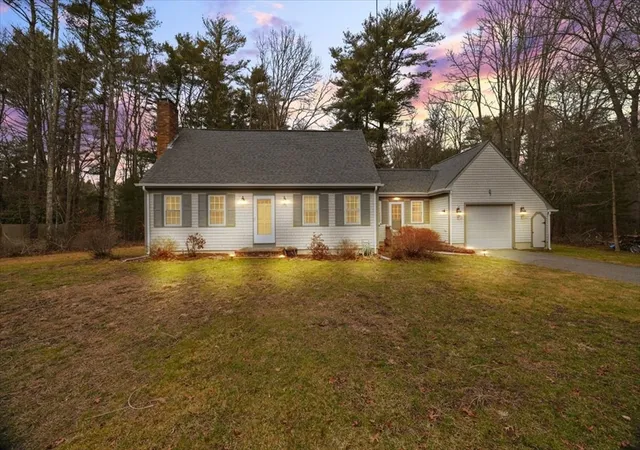 1st image of 10 Bayberry Ln, Mattapoisett, MA 02739 | MLS# 73534991