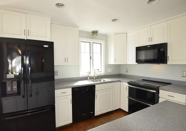Homes for sale in Randolph, MA | 71 Rockefeller St, Randolph, MA 02368 | MLS# 73508513