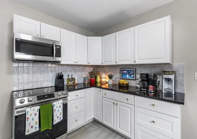 Listing Photo 4 - Condo for sale in building located at 55-57 Linwood Rd, Lynn, MA 01905
