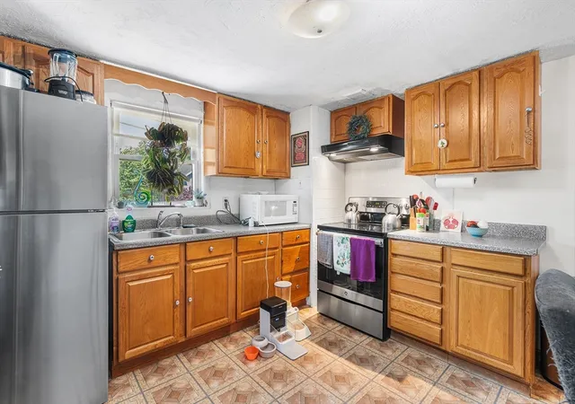 5th image of 104 College Farm Rd, Waltham, MA 02451 | MLS# 73538143