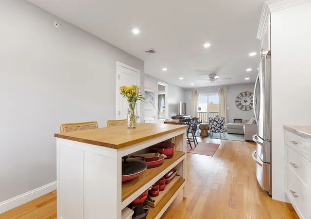 3rd image of 1093 Main St #4, South Weymouth, MA 02190 | MLS# 73570008