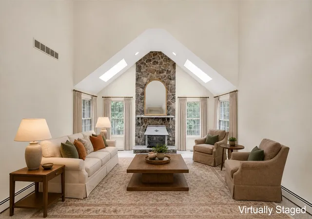 2nd image of 4 Crestview Rd, Bedford, MA 01730 | MLS# 73567418