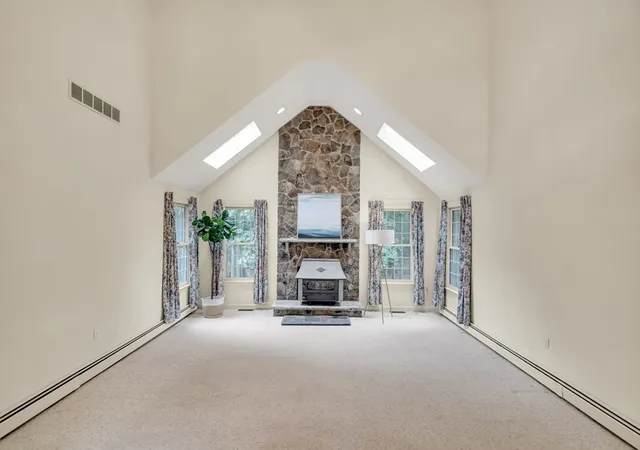 3rd image of 4 Crestview Rd, Bedford, MA 01730 | MLS# 73567418