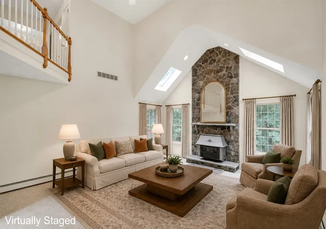 4th image of 4 Crestview Rd, Bedford, MA 01730 | MLS# 73567418