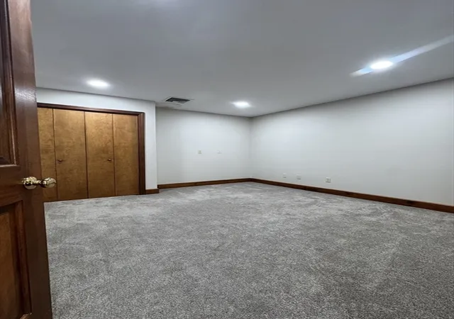 3rd image of 915 Hathaway Rd, New Bedford, MA 02740