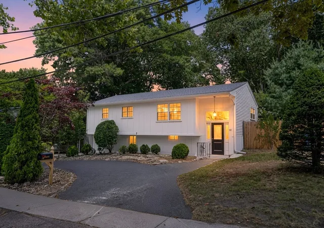 1st image of 10 Kardon Rd, Hyde Park, MA 02136 | MLS# 73564778