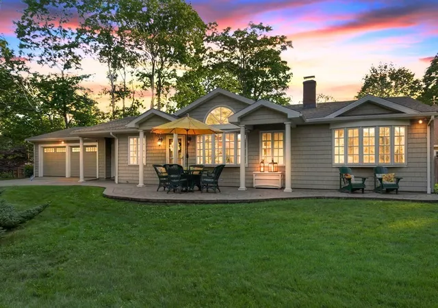 1st image of 176 Colon St, Beverly, MA 01915 | MLS# 73565823