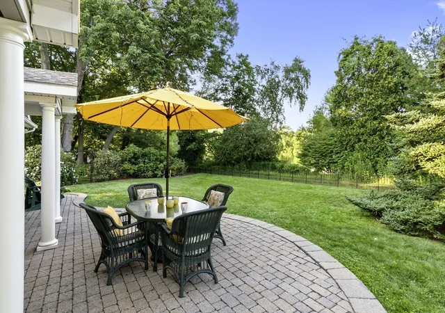 4th image of 176 Colon St, Beverly, MA 01915 | MLS# 73565823