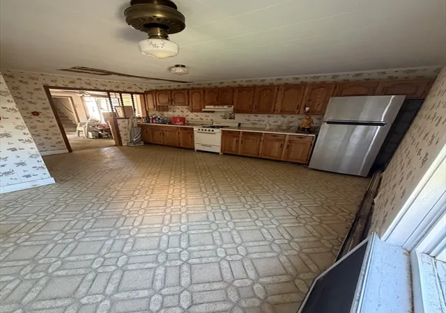 Photo 4 of Sale Pending at 21 Everett St, Fall River, MA 02723 | MLS# 73566121 | Listing updated on 2026-10-07