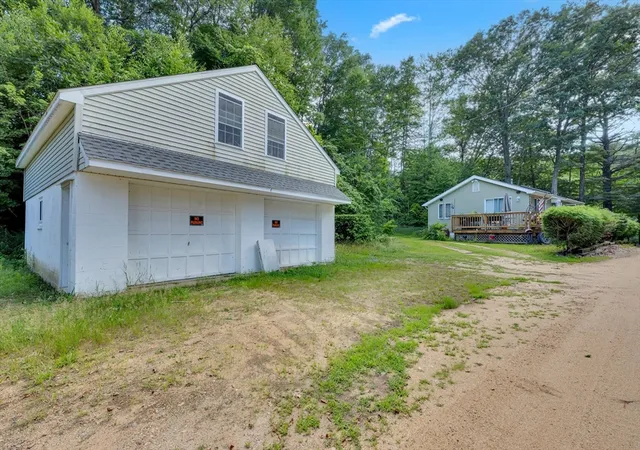 5th image of 2 Roberts Park Rd, Holland, MA 01521 | MLS# 73548273