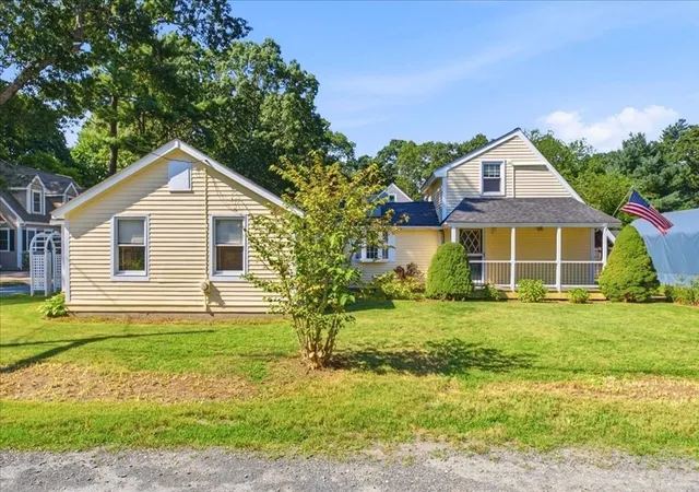 2nd image of 2 Bartlett Ave, Duxbury, MA 02332 | MLS# 73567224