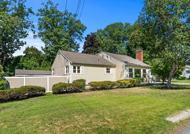 2nd image of 173 Florence Rd, Lowell, MA 01851 | MLS# 73550218