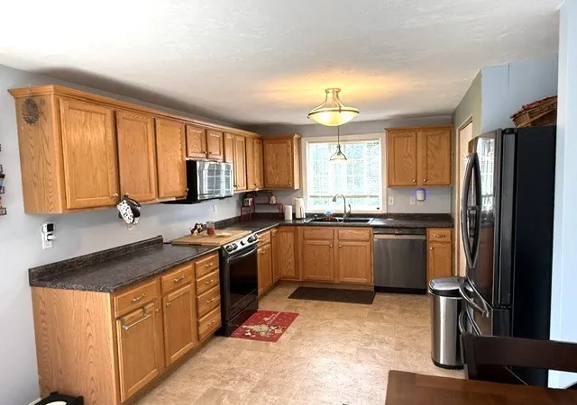 Homes for sale in Warren, MA | 632 Southbridge Road, Warren, MA 01083 | MLS# 73535021
